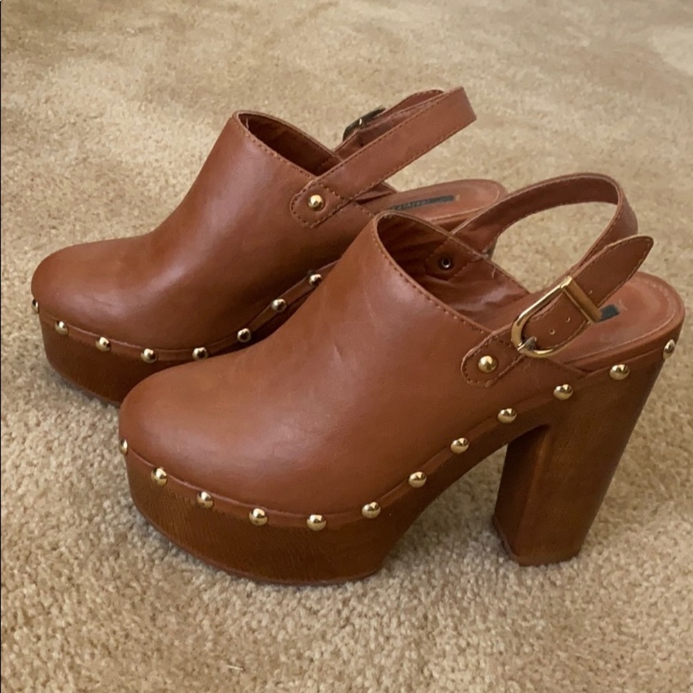 Cognac Studded Clogs